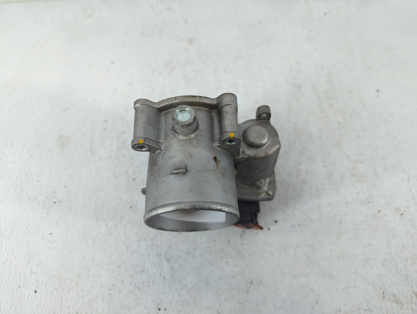 2021-2022 Hyundai Elantra Throttle Body P/N:35100-2J410 Fits Fits 2021 2022 OEM Used Auto Parts - Oemusedautoparts1.com