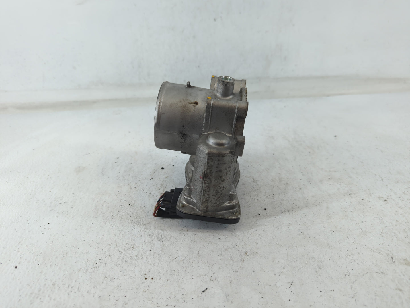 2021-2022 Hyundai Elantra Throttle Body P/N:35100-2J410 Fits Fits 2021 2022 OEM Used Auto Parts - Oemusedautoparts1.com