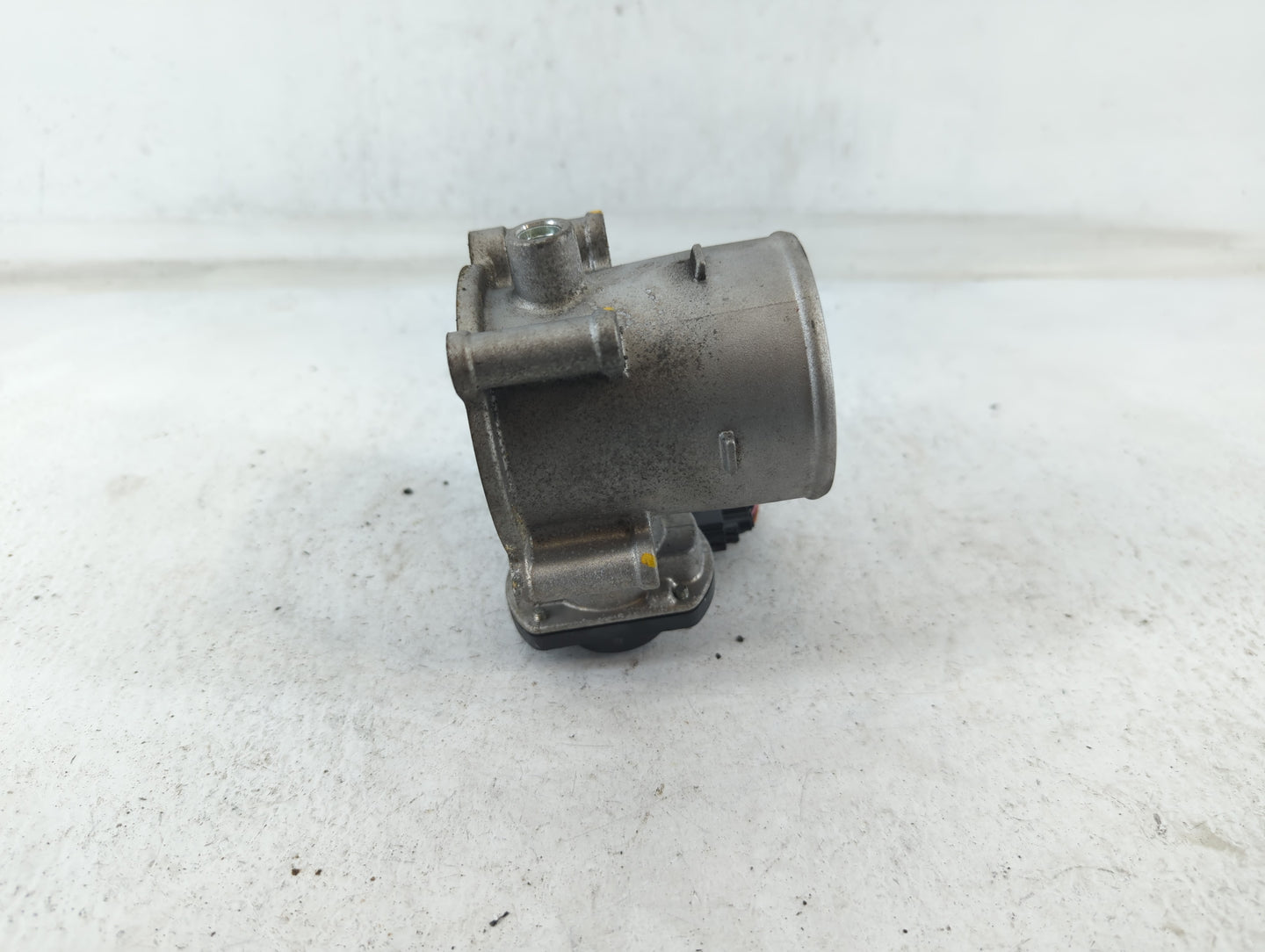2021-2022 Hyundai Elantra Throttle Body P/N:35100-2J410 Fits Fits 2021 2022 OEM Used Auto Parts - Oemusedautoparts1.com