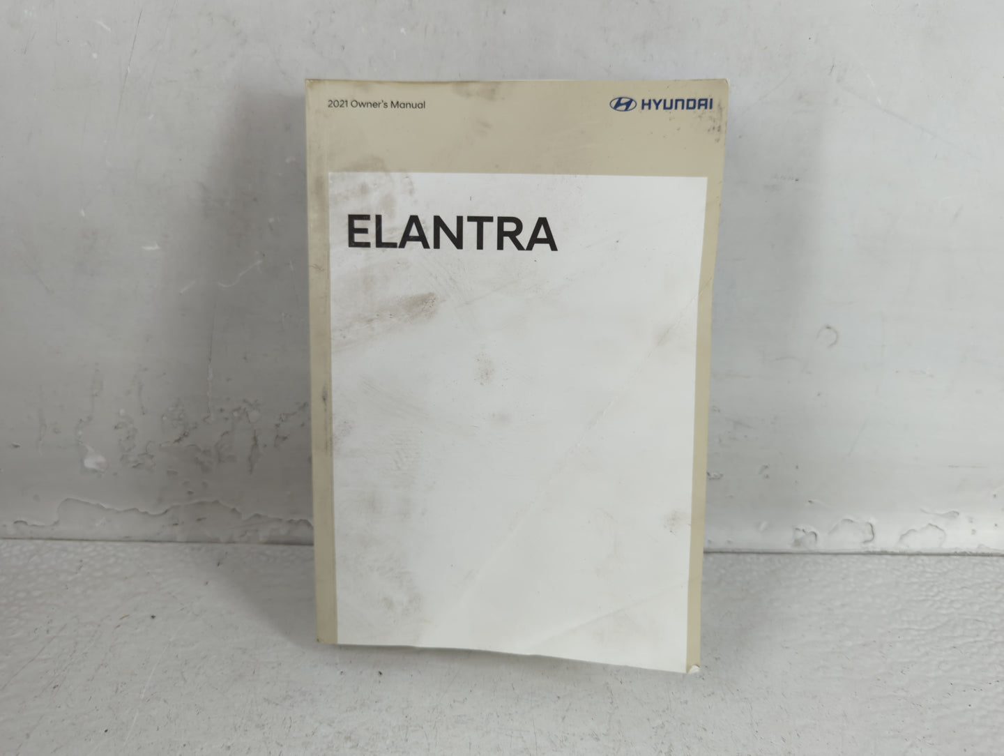 2021 Hyundai Elantra Owners Manual Book Guide P/N:LOAO-EU13G OEM Used Auto Parts - Oemusedautoparts1.com