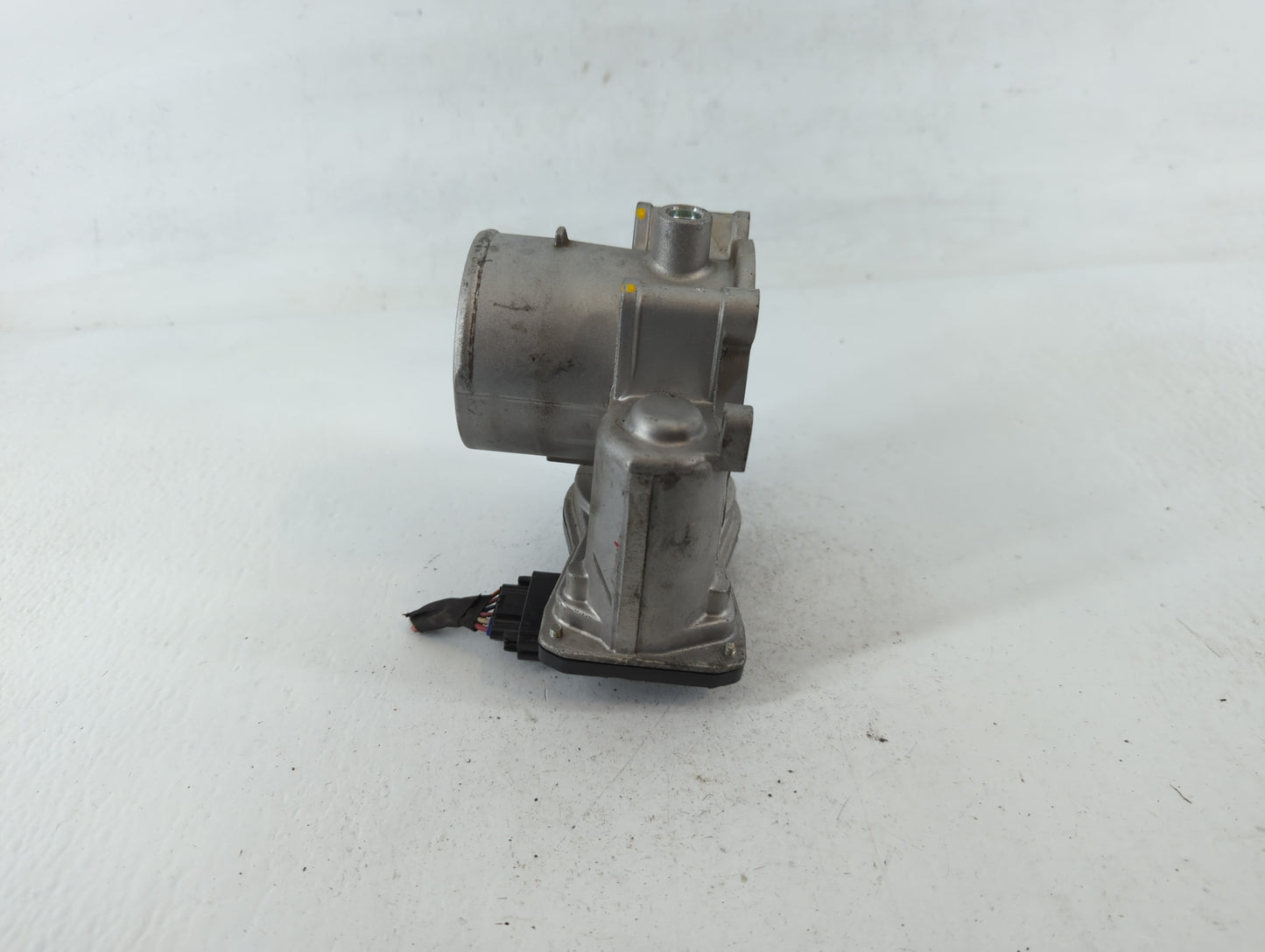 2021-2022 Hyundai Elantra Throttle Body P/N:35100-2J410 Fits Fits 2021 2022 OEM Used Auto Parts - Oemusedautoparts1.com