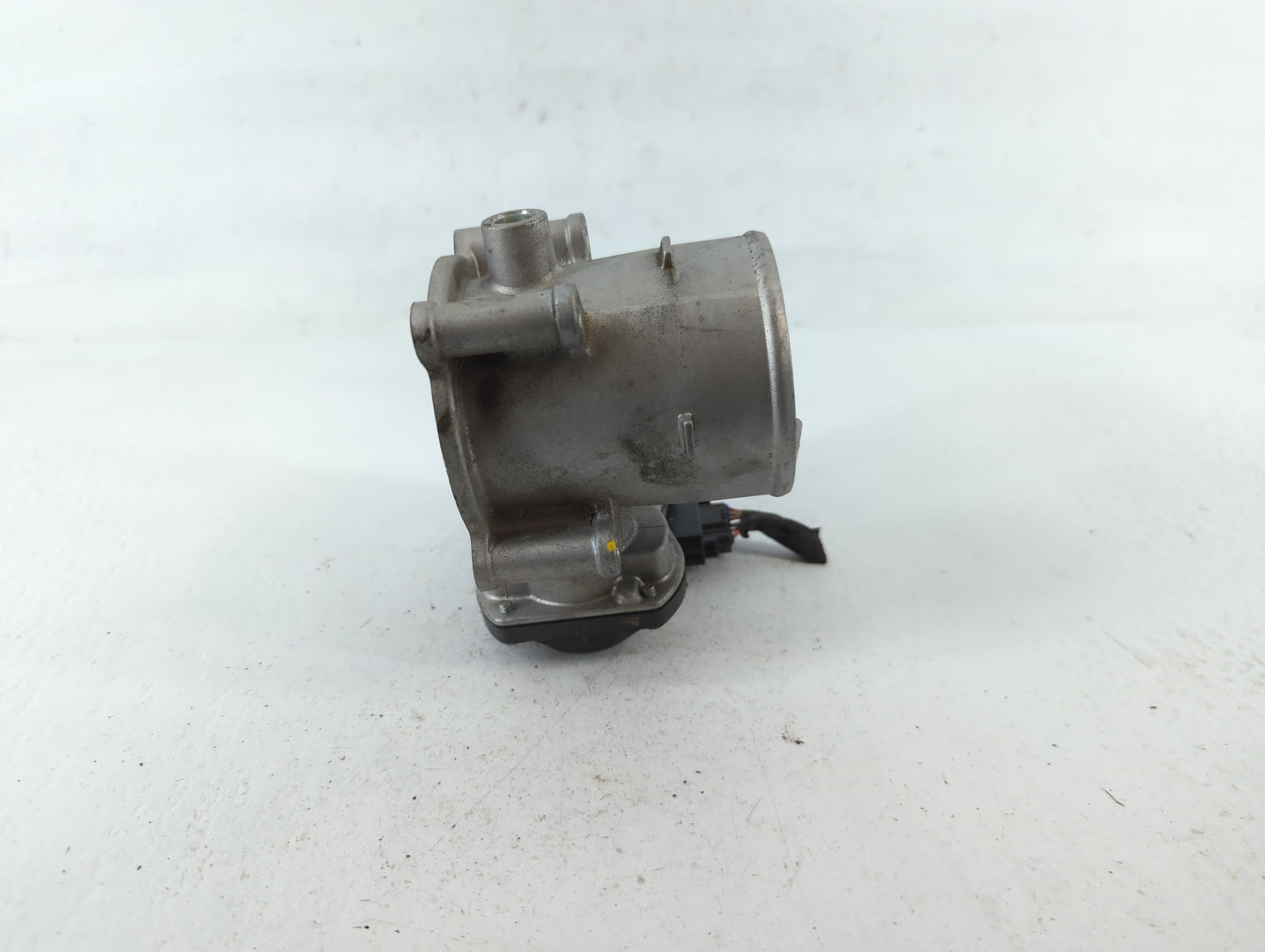 2021-2022 Hyundai Elantra Throttle Body P/N:35100-2J410 Fits Fits 2021 2022 OEM Used Auto Parts - Oemusedautoparts1.com
