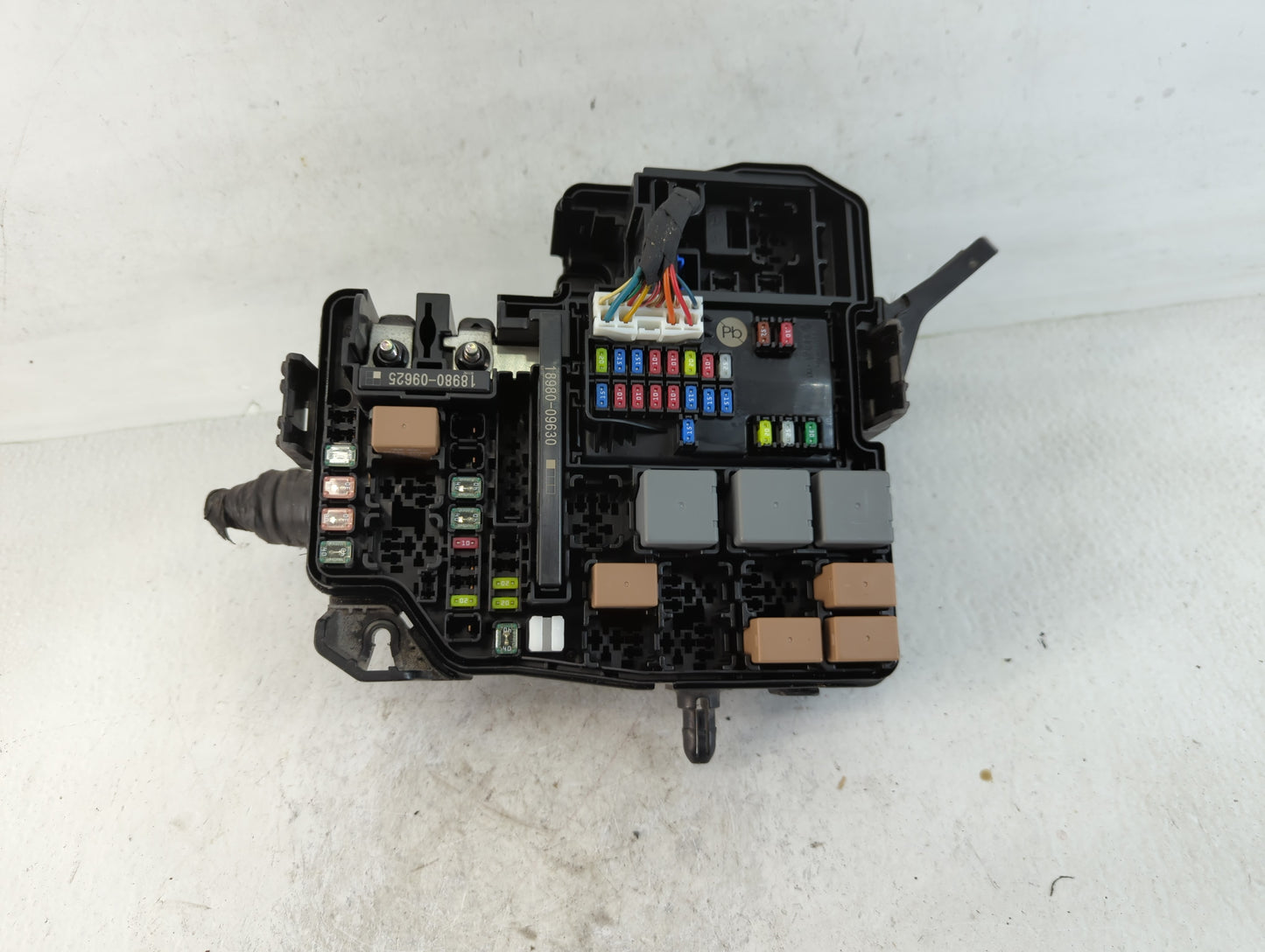 2021-2022 Hyundai Elantra Fusebox Fuse Box Panel Relay Module P/N:91956-AA020 Fits Fits 2021 2022 OEM Used Auto Parts - Oemu