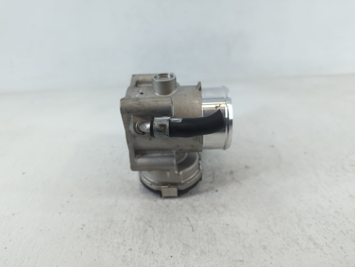 2017-2020 Hyundai Ioniq Throttle Body P/N:35100-03HA0 Fits Fits 2017 2018 2019 2020 2021 2022 OEM Used Auto Parts - Oemuseda