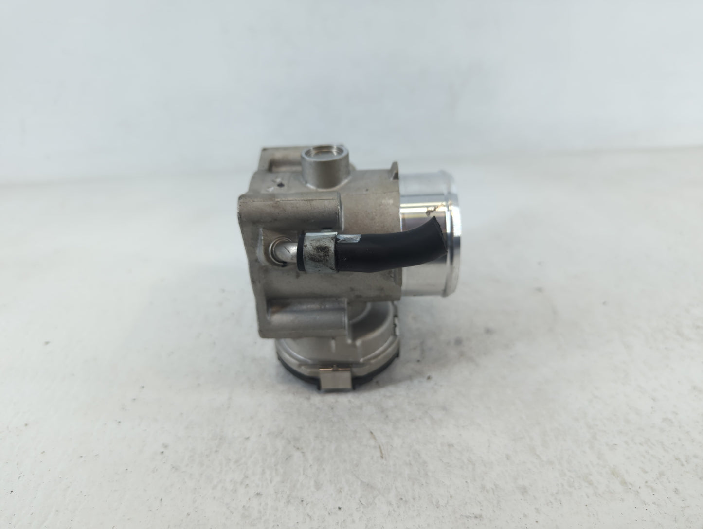 2017-2020 Hyundai Ioniq Throttle Body P/N:35100-03HA0 Fits Fits 2017 2018 2019 2020 2021 2022 OEM Used Auto Parts - Oemuseda