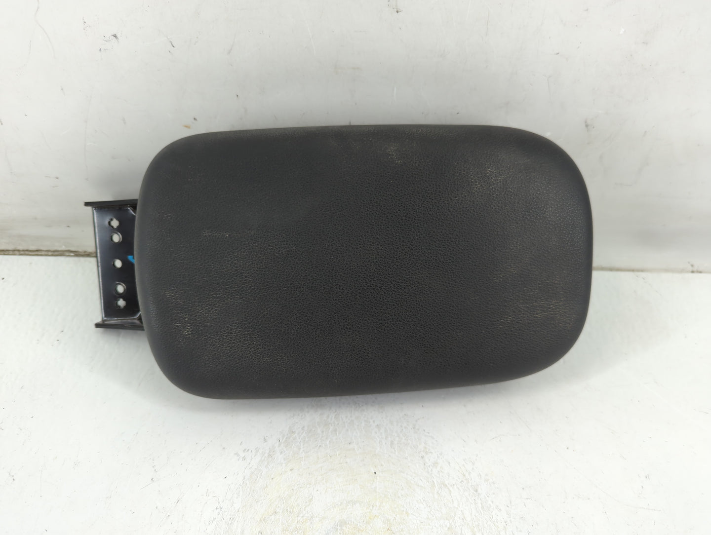 2018-2021 Hyundai Kona Center Console Armrest Cover Lid Fits Fits 2018 2019 2020 2021 OEM Used Auto Parts - Oemusedautoparts