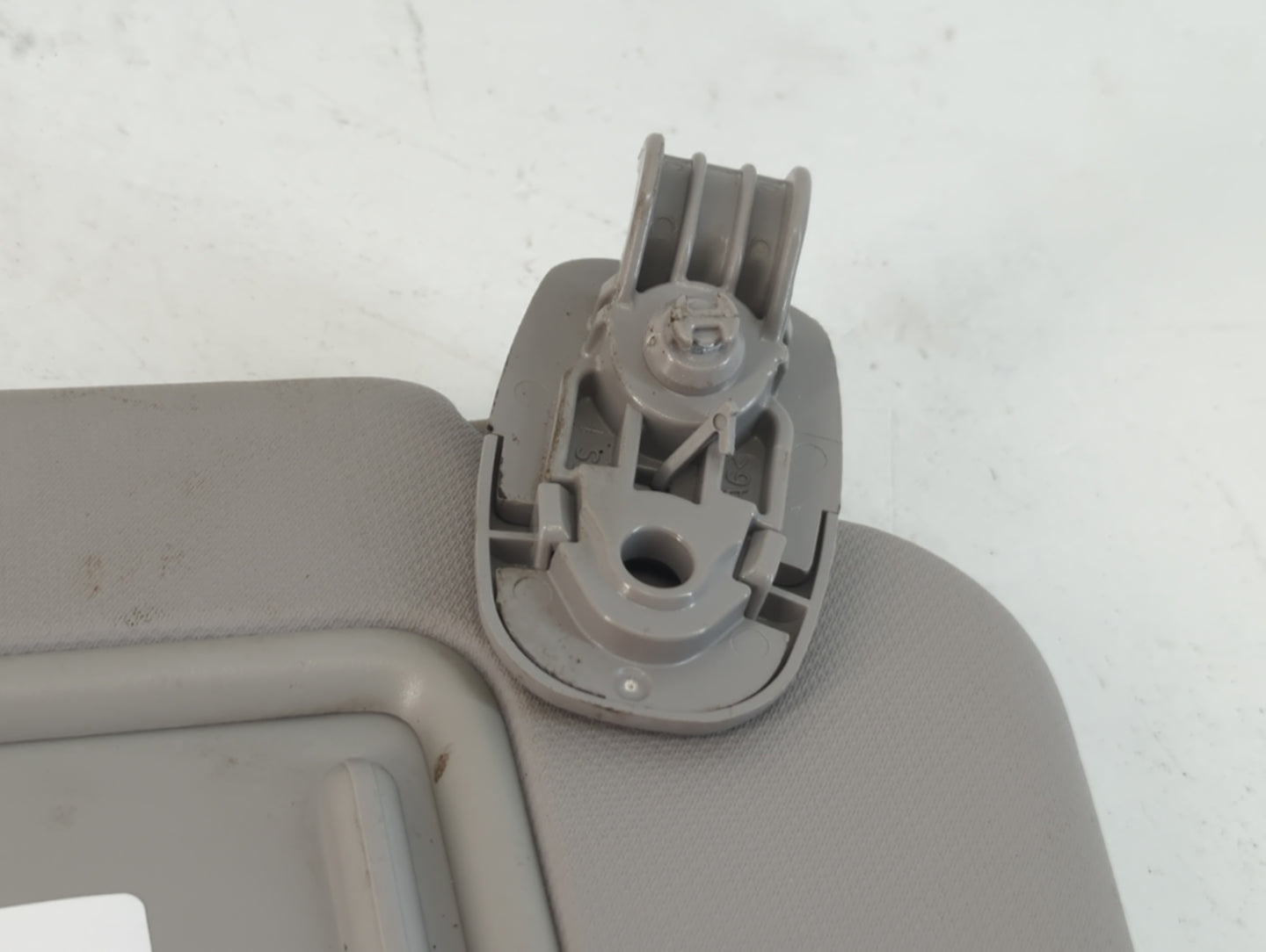 2018-2021 Hyundai Kona Sun Visor Shade Replacement Driver Left Mirror Fits Fits 2018 2019 2020 2021 OEM Used Auto Parts - Oe