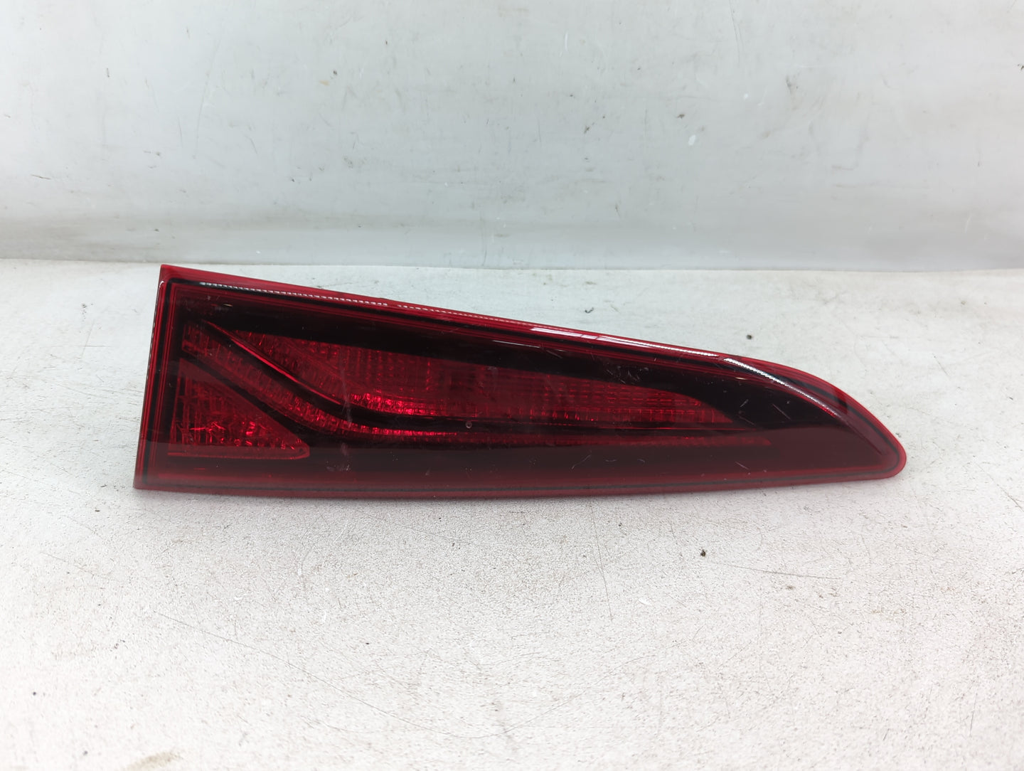 2018-2021 Hyundai Kona Tail Light Assembly Passenger Right OEM P/N:92404J9000 2206748 Fits Fits 2018 2019 2020 2021 OEM Used