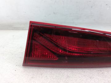 2018-2021 Hyundai Kona Tail Light Assembly Passenger Right OEM P/N:92404J9000 2206748 Fits Fits 2018 2019 2020 2021 OEM Used Auto Parts