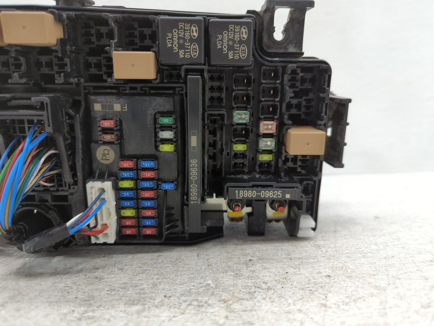 2018-2021 Hyundai Kona Fusebox Fuse Box Panel Relay Module P/N:91227 J9951 Fits Fits 2018 2019 2020 2021 OEM Used Auto Parts