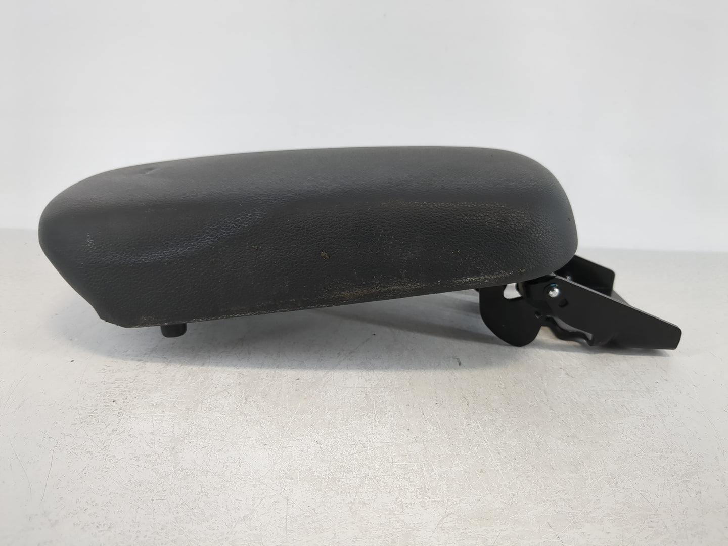2018-2021 Hyundai Kona Center Console Armrest Cover Lid Fits Fits 2018 2019 2020 2021 OEM Used Auto Parts - Oemusedautoparts