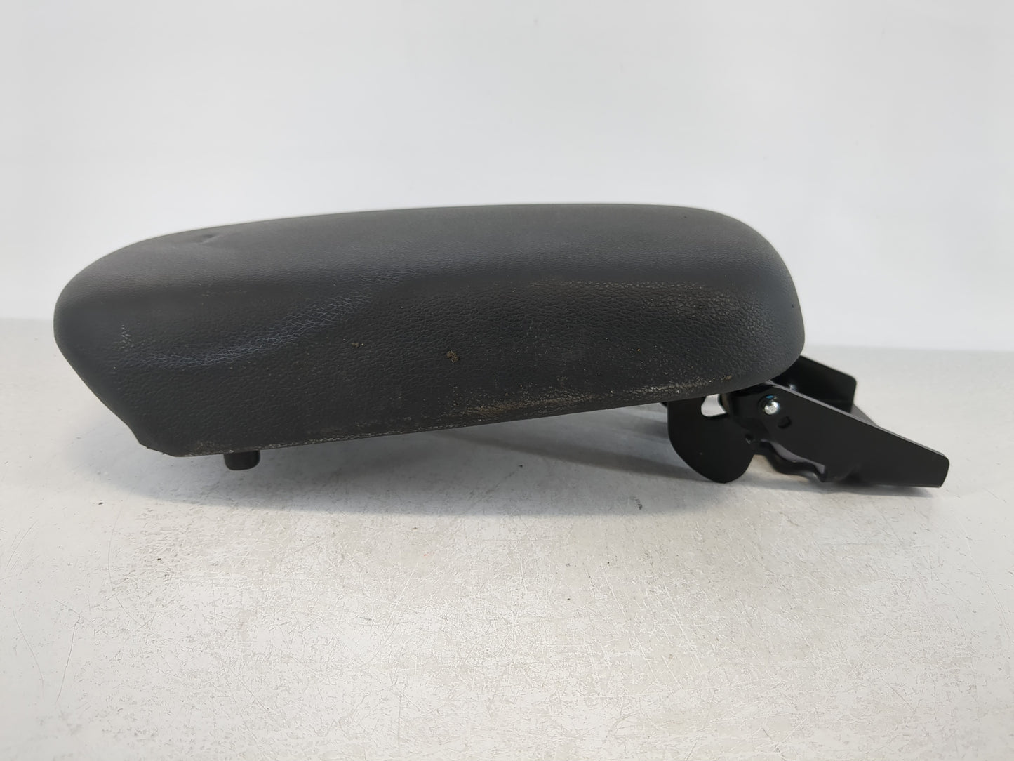 2018-2021 Hyundai Kona Center Console Armrest Cover Lid Fits Fits 2018 2019 2020 2021 OEM Used Auto Parts - Oemusedautoparts