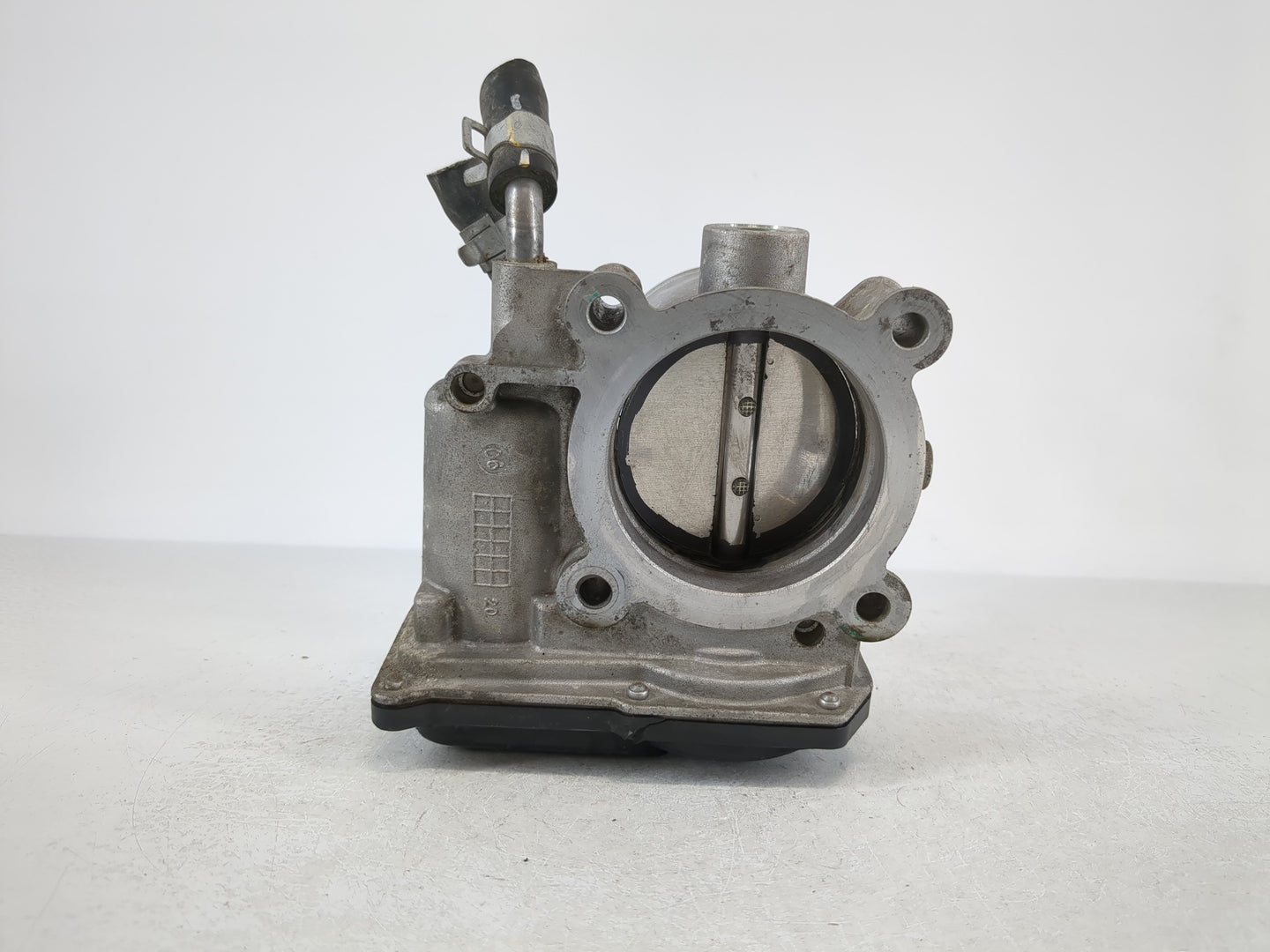 2018-2021 Hyundai Kona Throttle Body P/N:35100-2E400 Fits Fits 2012 2013 2014 2015 2016 2018 2019 2020 2021 OEM Used Auto Pa