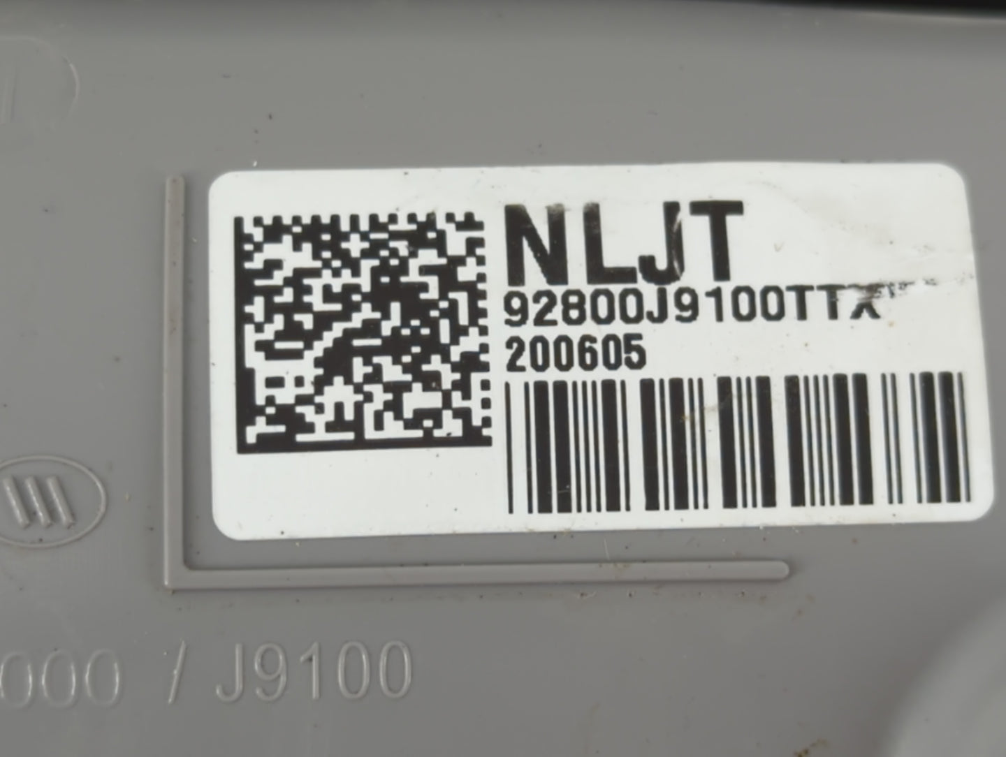 2018-2022 Hyundai Kona Overhead Roof Console 1118530 - Oemusedautoparts1.com