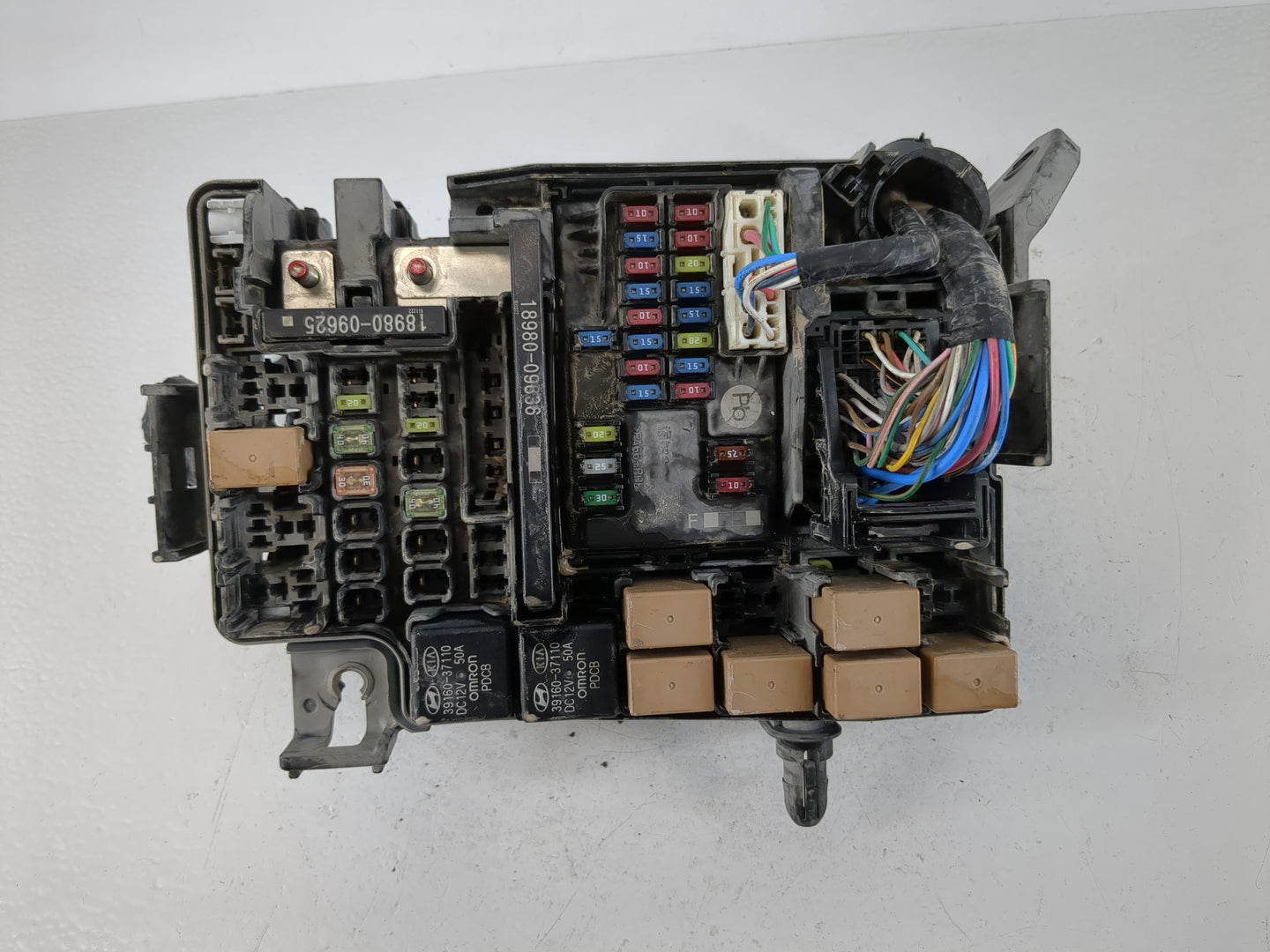 2018-2021 Hyundai Kona Fusebox Fuse Box Panel Relay Module P/N:91227-J9311 Fits Fits 2018 2019 2020 2021 OEM Used Auto Parts