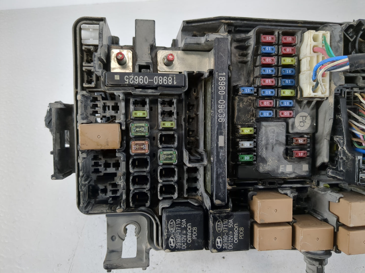 2018-2021 Hyundai Kona Fusebox Fuse Box Panel Relay Module P/N:91227-J9311 Fits Fits 2018 2019 2020 2021 OEM Used Auto Parts