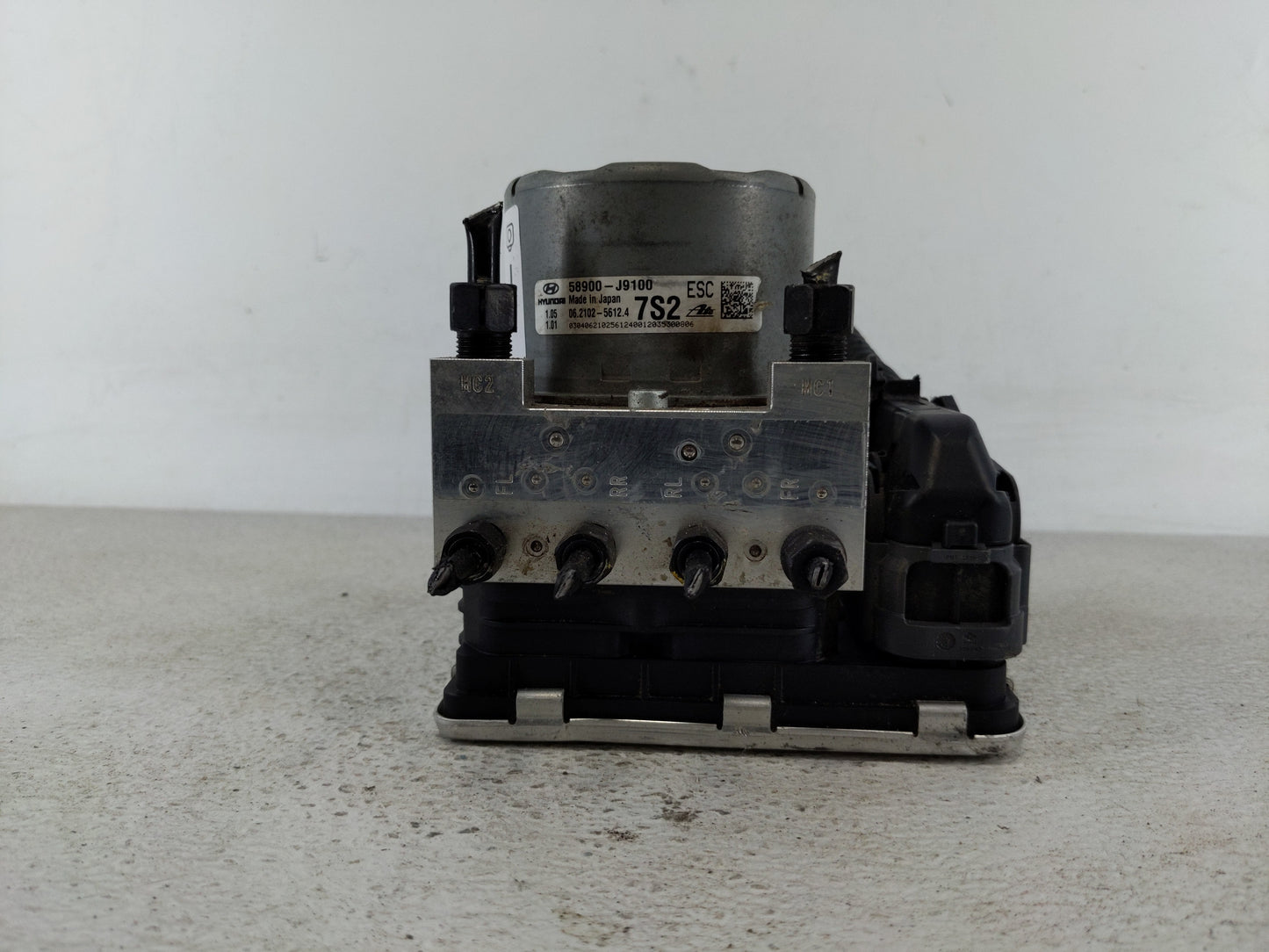 2018-2021 Hyundai Kona ABS Pump Control Module Replacement P/N:58900-J9100 Fits Fits 2018 2019 2020 2021 OEM Used Auto Parts