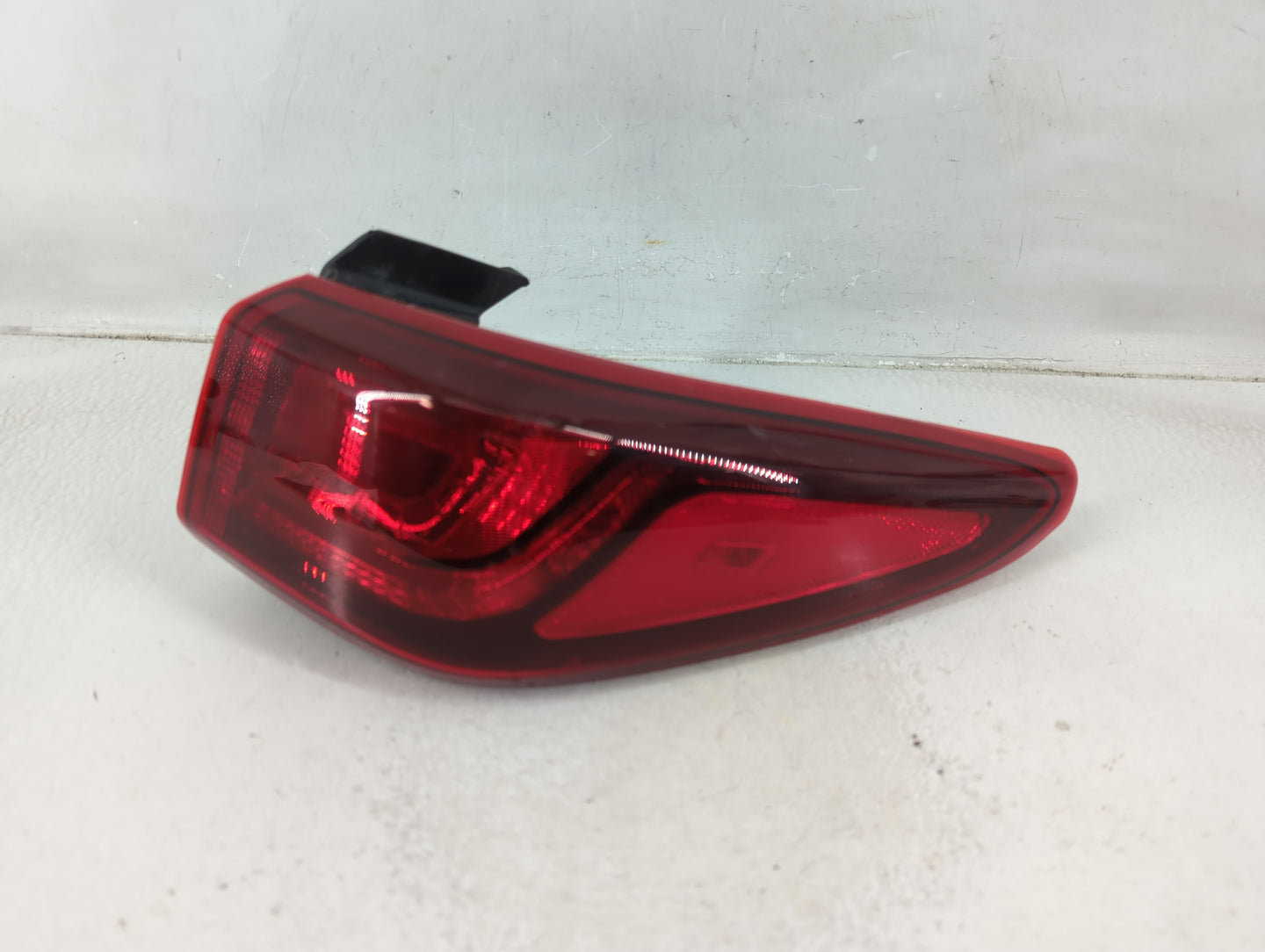 2018-2021 Hyundai Kona Tail Light Assembly Passenger Right OEM P/N:92402J9010 Fits Fits 2018 2019 2020 2021 OEM Used Auto Pa