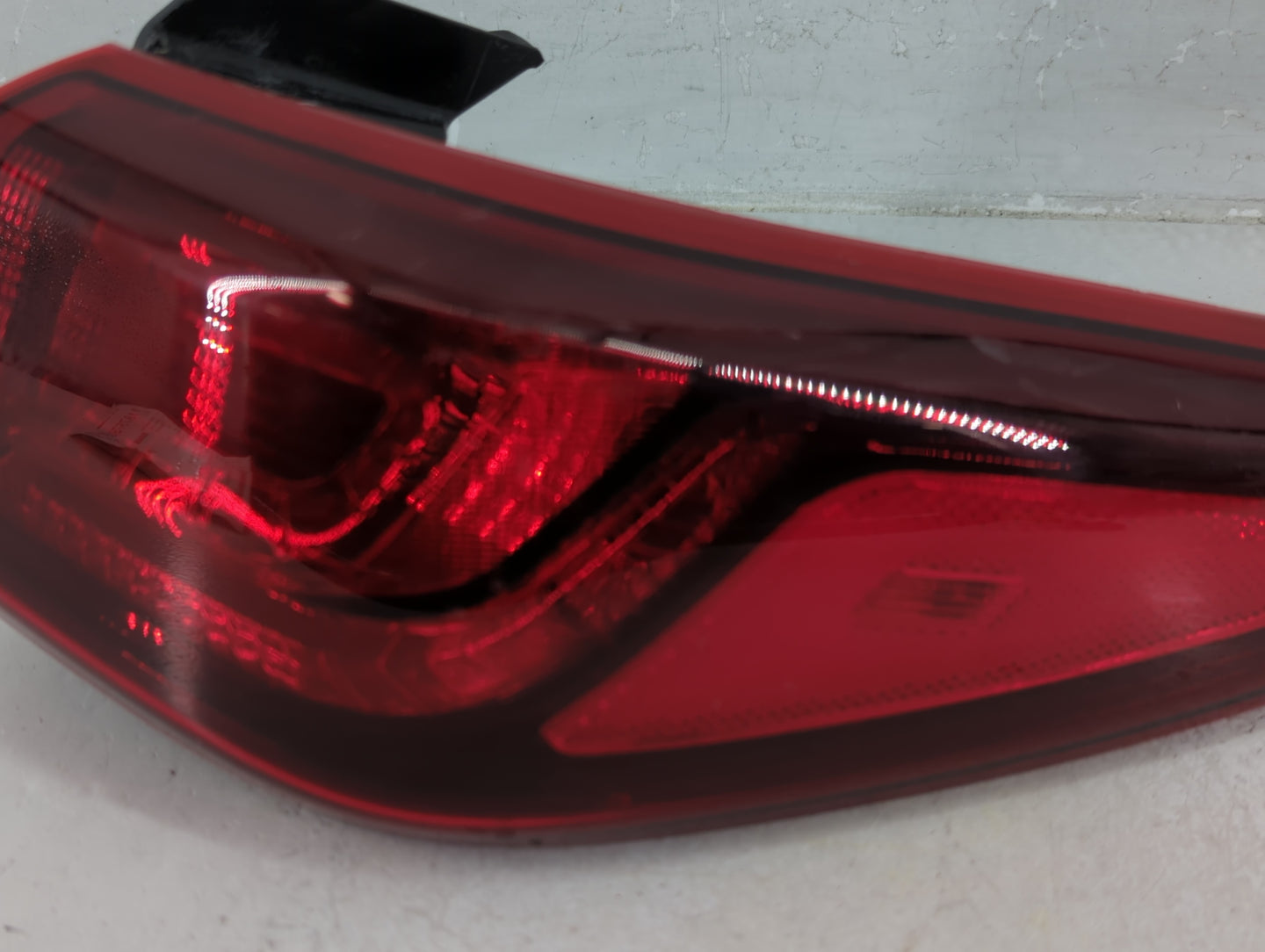 2018-2021 Hyundai Kona Tail Light Assembly Passenger Right OEM P/N:92402J9010 Fits Fits 2018 2019 2020 2021 OEM Used Auto Pa