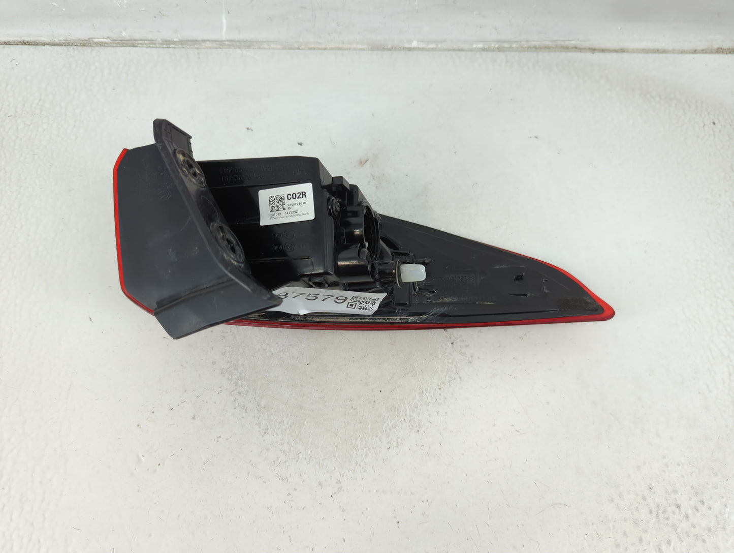 2018-2021 Hyundai Kona Tail Light Assembly Passenger Right OEM P/N:92402J9010 Fits Fits 2018 2019 2020 2021 OEM Used Auto Pa