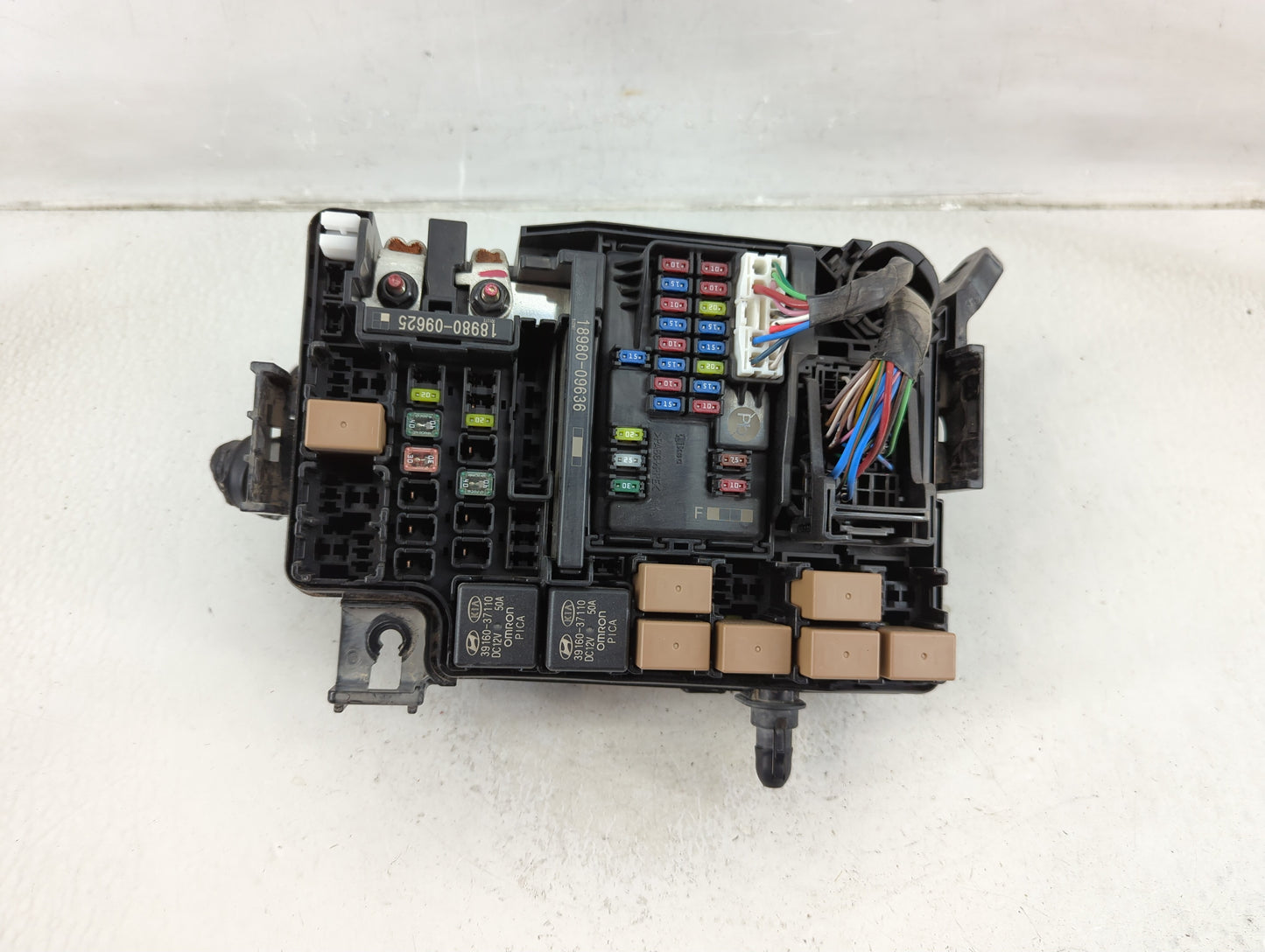 2018-2021 Hyundai Kona Fusebox Fuse Box Panel Relay Module P/N:91956-J9520 Fits Fits 2018 2019 2020 2021 OEM Used Auto Parts