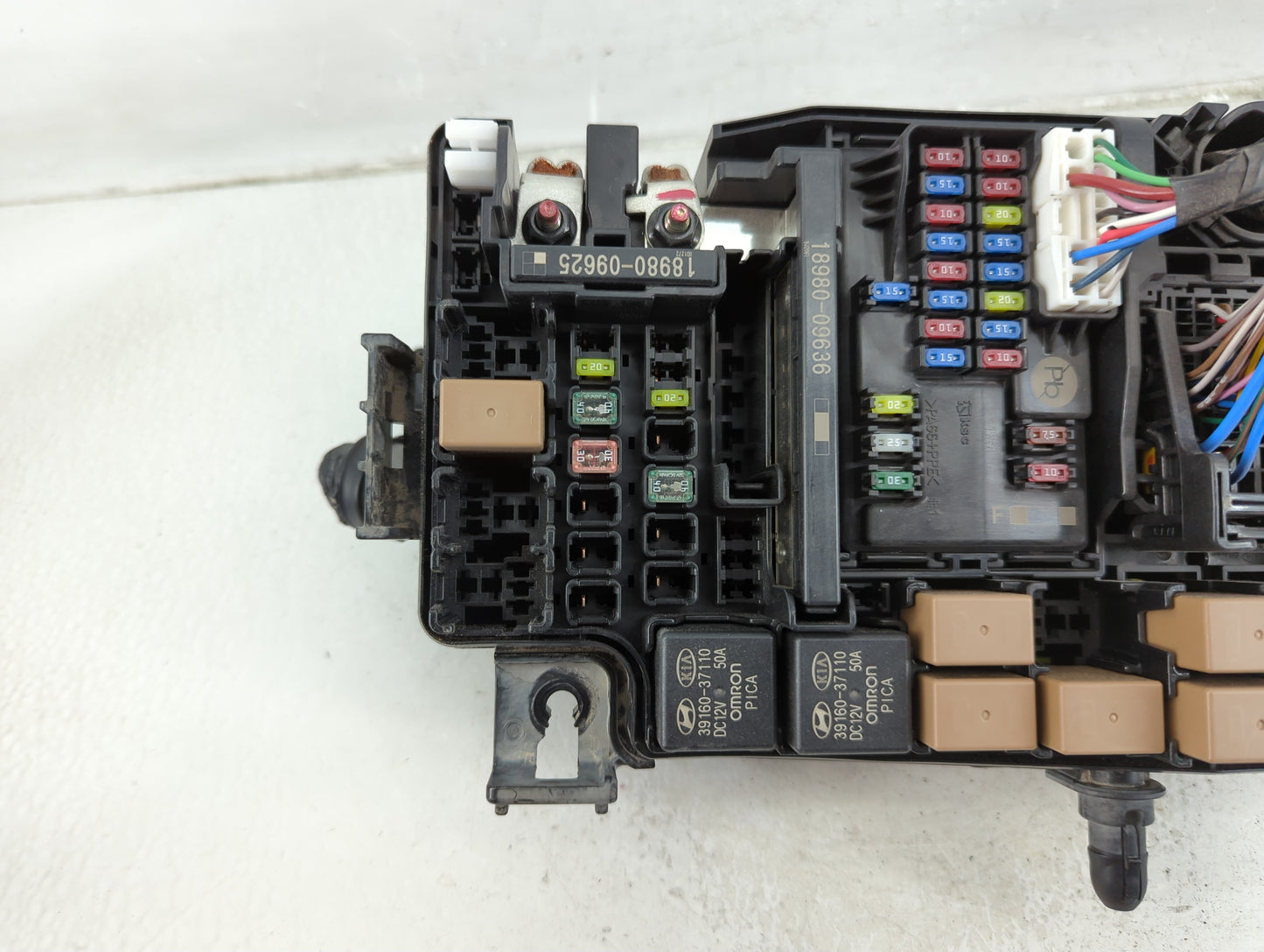 2018-2021 Hyundai Kona Fusebox Fuse Box Panel Relay Module P/N:91956-J9520 Fits Fits 2018 2019 2020 2021 OEM Used Auto Parts