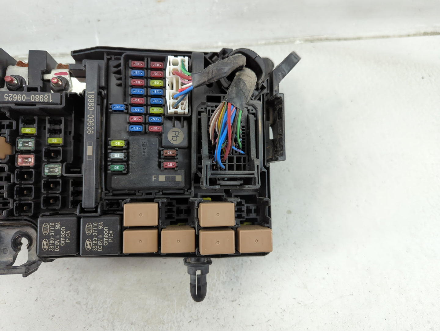 2018-2021 Hyundai Kona Fusebox Fuse Box Panel Relay Module P/N:91956-J9520 Fits Fits 2018 2019 2020 2021 OEM Used Auto Parts