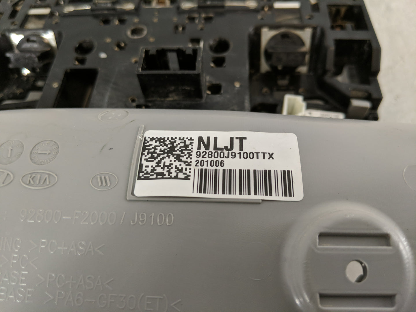 2021 Hyundai Kona Overhead Roof Console - Oemusedautoparts1.com