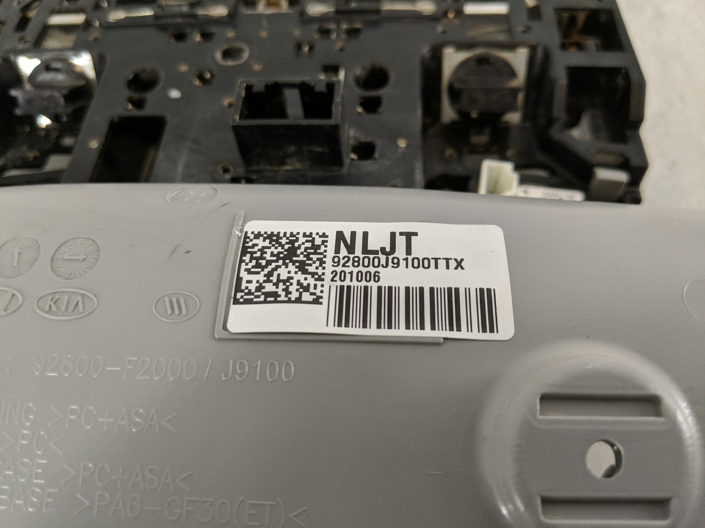 2018-2022 Hyundai Kona Overhead Roof Console 1188802 - Oemusedautoparts1.com