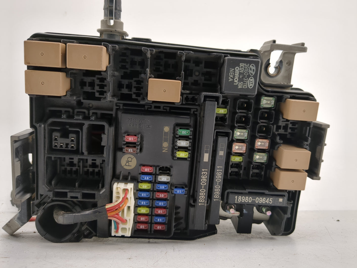 2018-2021 Hyundai Kona Fusebox Fuse Box Panel Relay Module P/N:39160-37110 18980-19645, 18980-09611 Fits Fits 2018 2019 2020