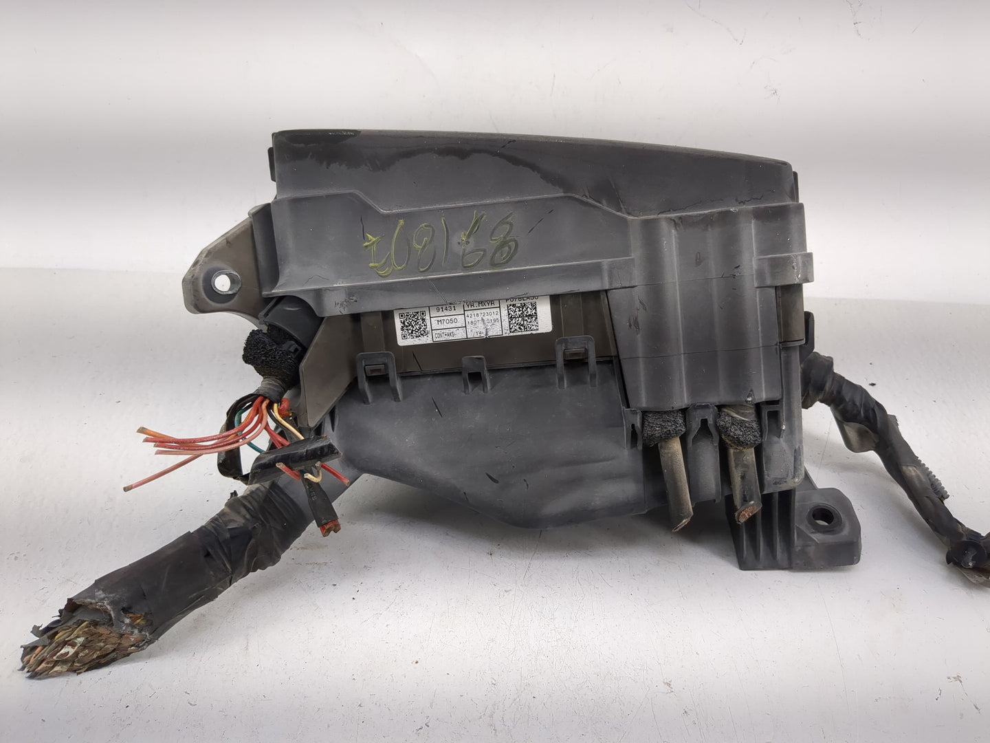 2018-2021 Hyundai Kona Fusebox Fuse Box Panel Relay Module P/N:39160-37110 18980-19645, 18980-09611 Fits Fits 2018 2019 2020