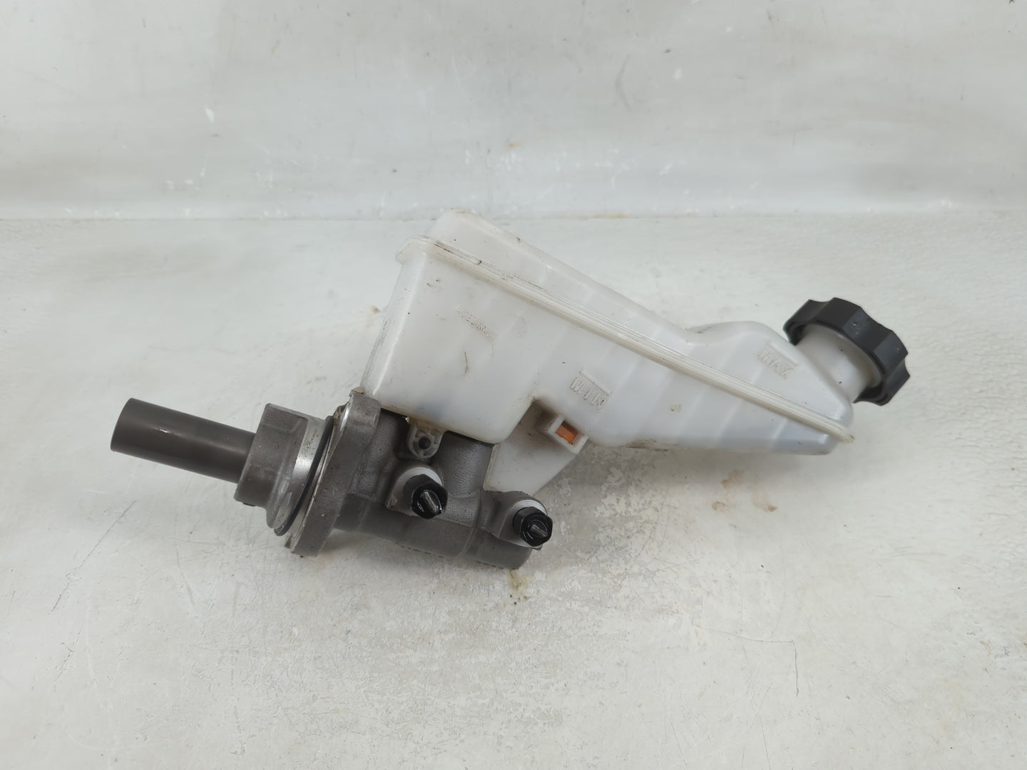 2018-2021 Hyundai Kona Brake Master Cylinder - Oemusedautoparts1.com