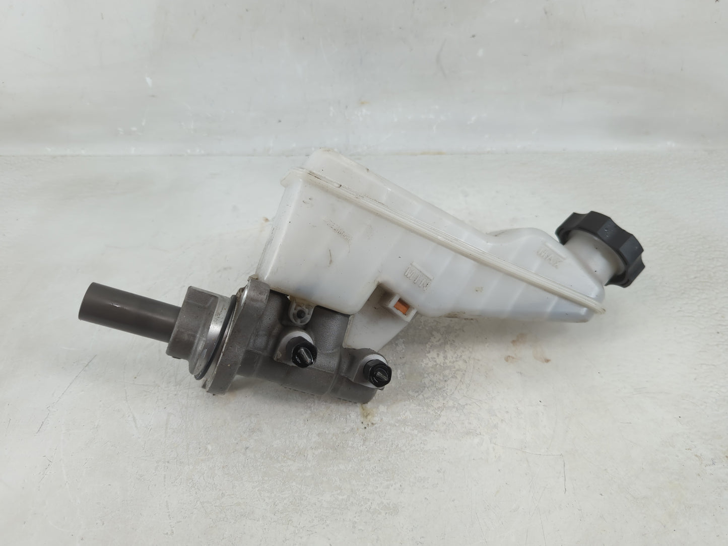 2018-2021 Hyundai Kona Brake Master Cylinder - Oemusedautoparts1.com