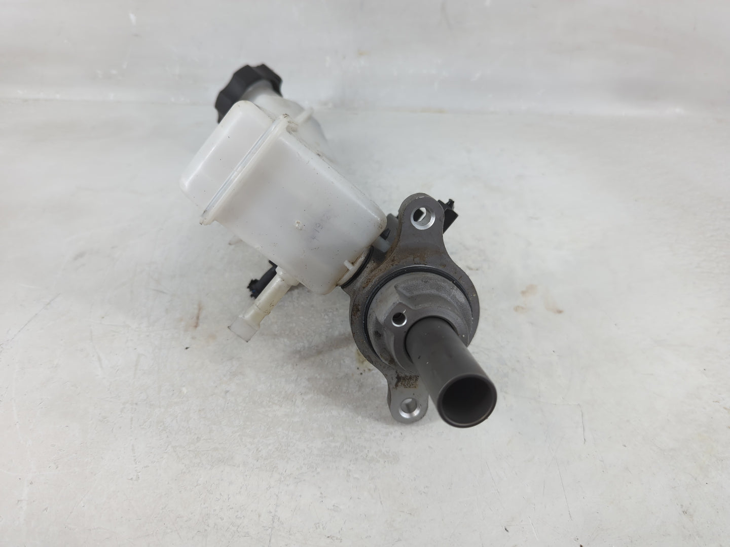 2018-2021 Hyundai Kona Brake Master Cylinder 1208628 - Oemusedautoparts1.com