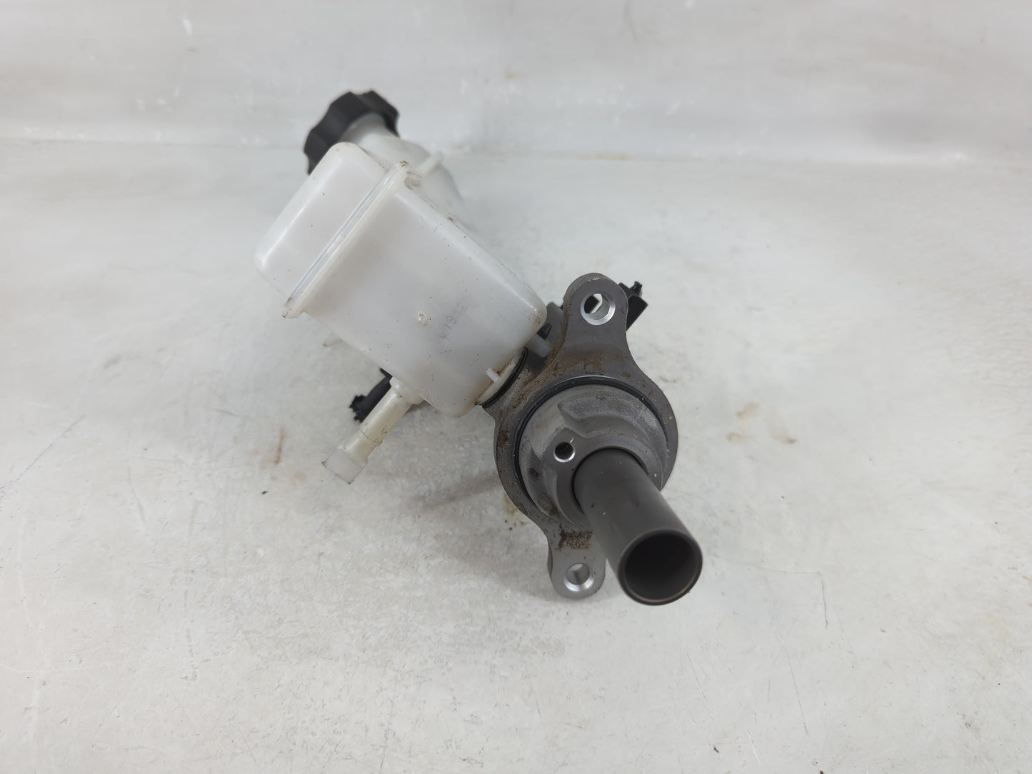 2018-2021 Hyundai Kona Brake Master Cylinder 1208628 - Oemusedautoparts1.com