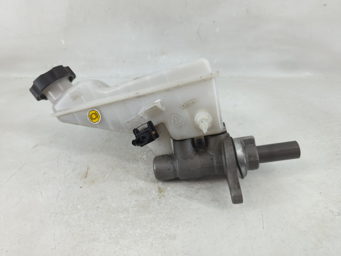 2018-2021 Hyundai Kona Brake Master Cylinder 1208628 - Oemusedautoparts1.com