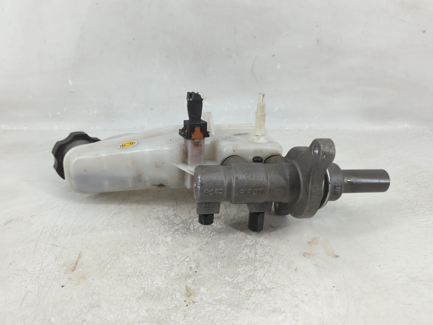 2018-2021 Hyundai Kona Brake Master Cylinder 1208628 - Oemusedautoparts1.com