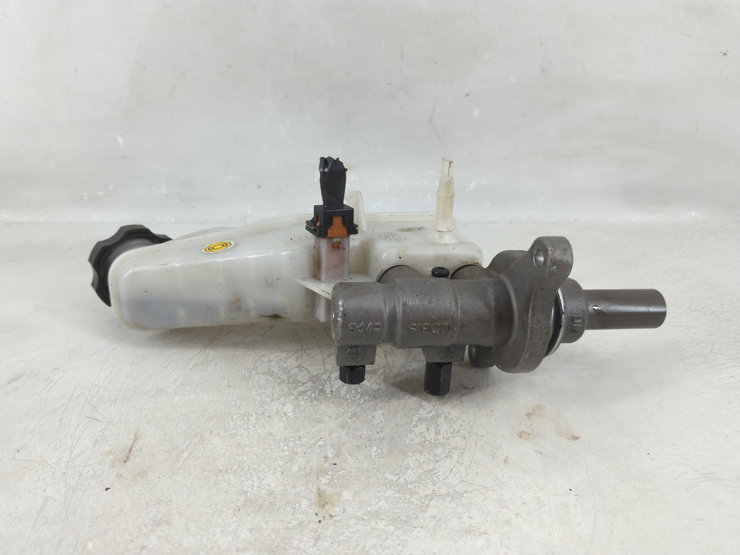 2018-2021 Hyundai Kona Brake Master Cylinder 1208628 - Oemusedautoparts1.com