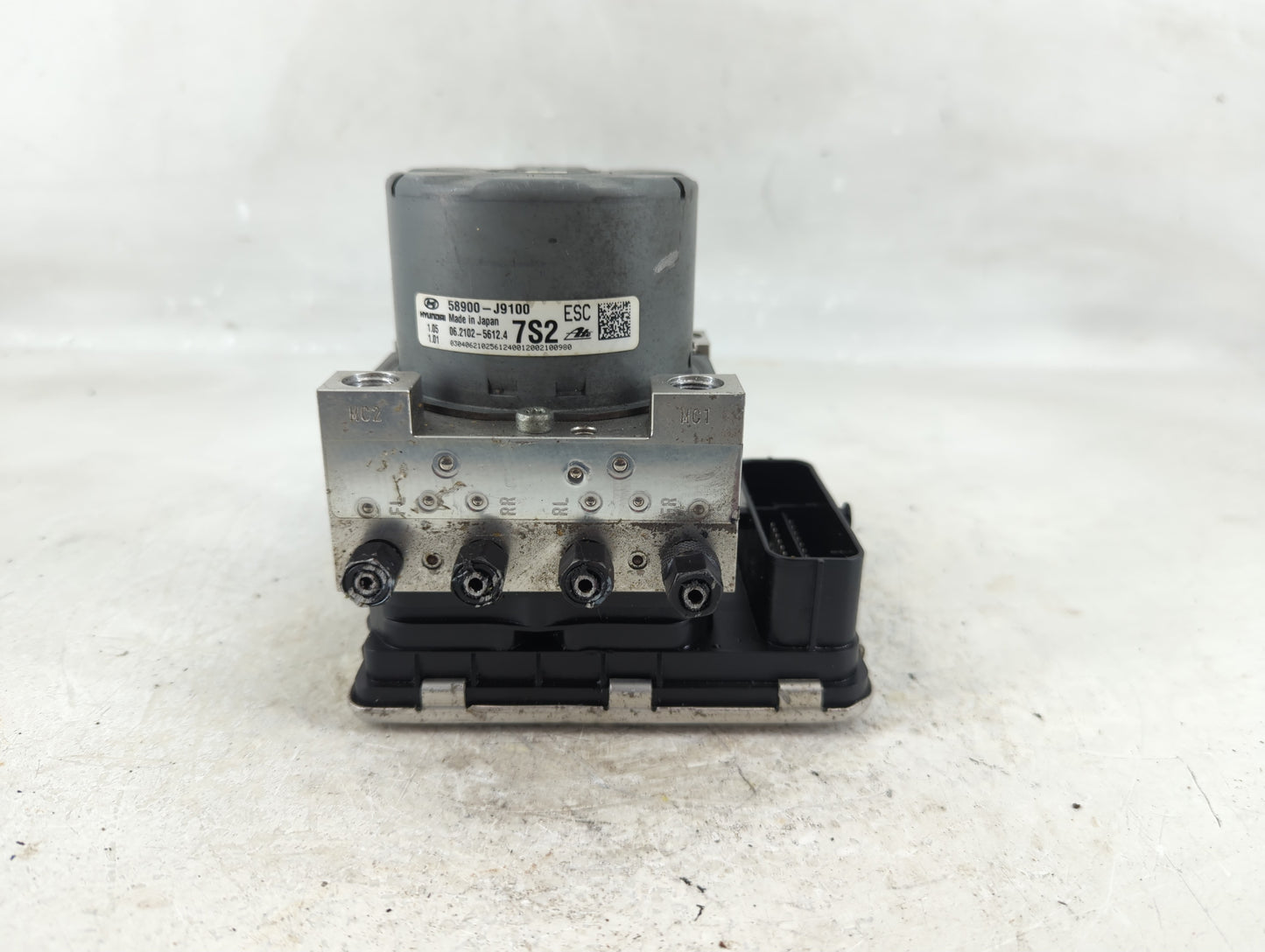 2018-2021 Hyundai Kona ABS Pump Control Module Replacement P/N:58900-J9100 Fits Fits 2018 2019 2020 2021 OEM Used Auto Parts