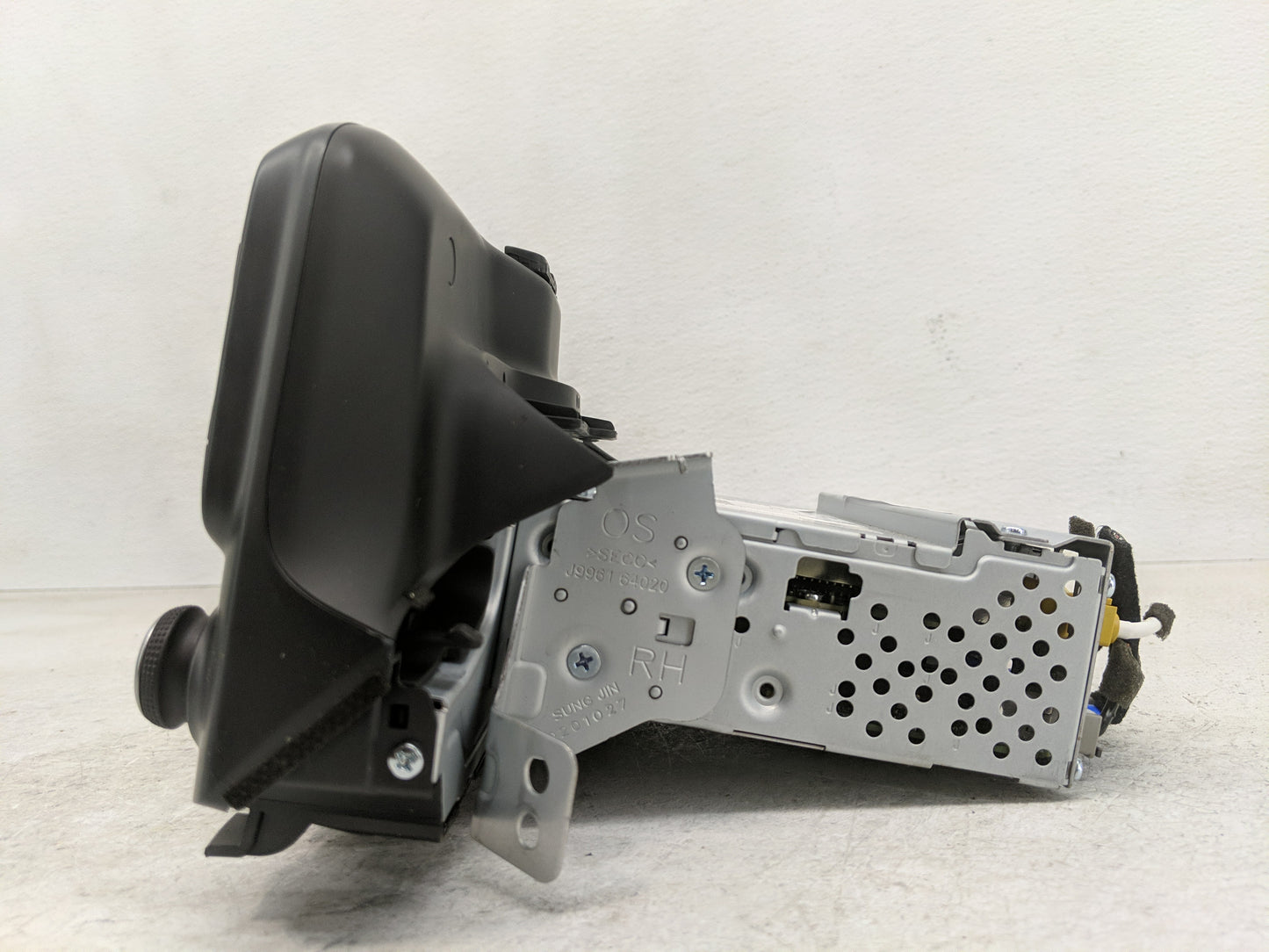 2021 Hyundai Kona Radio AM FM Cd Player Receiver Replacement P/N:96560-J9263TMT Fits OEM Used Auto Parts - Oemusedautoparts1