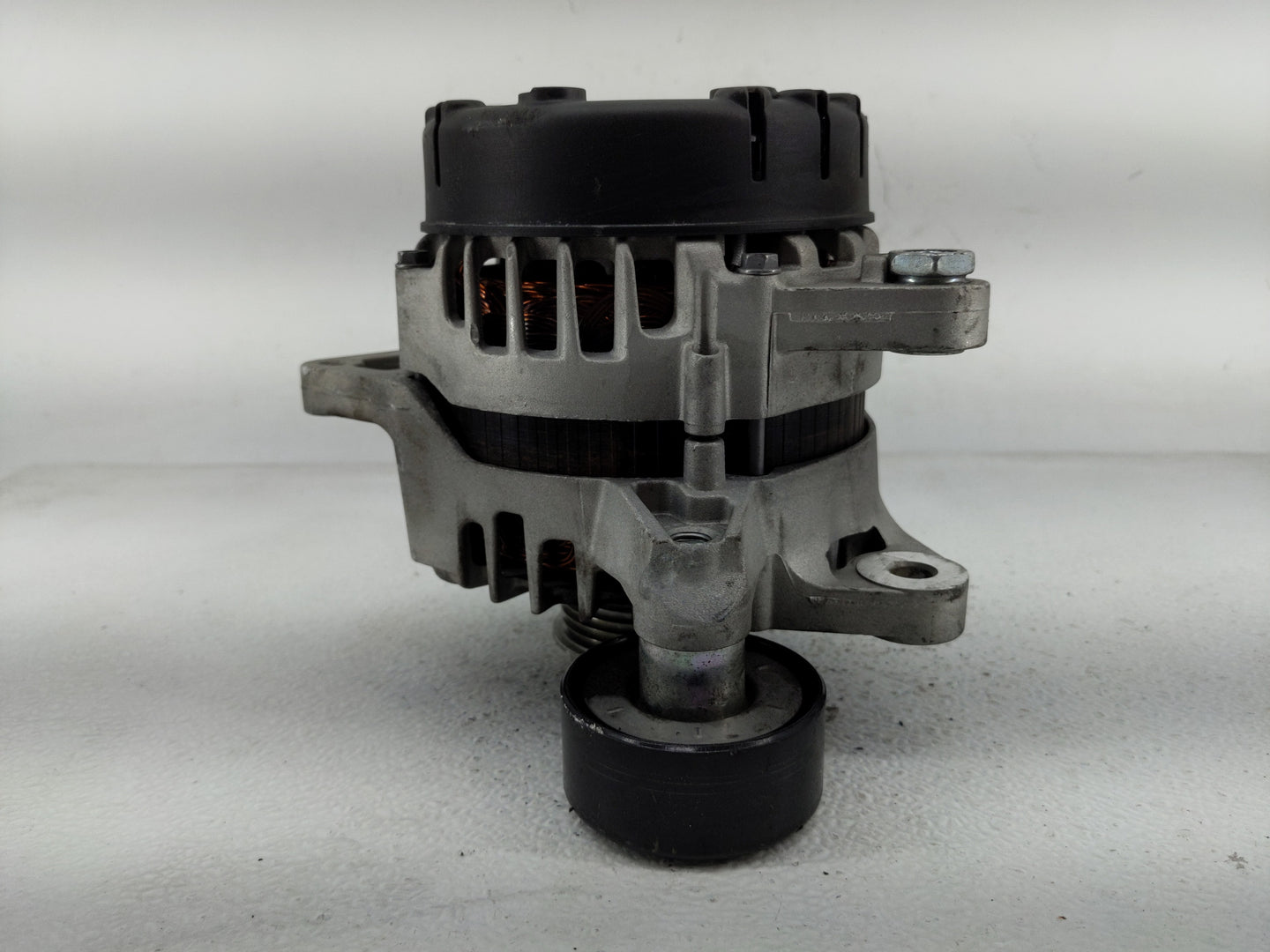 2018-2021 Hyundai Kona Alternator Replacement Generator Charging Assembly Engine OEM P/N:37300-2E821 Fits OEM Used Auto Part