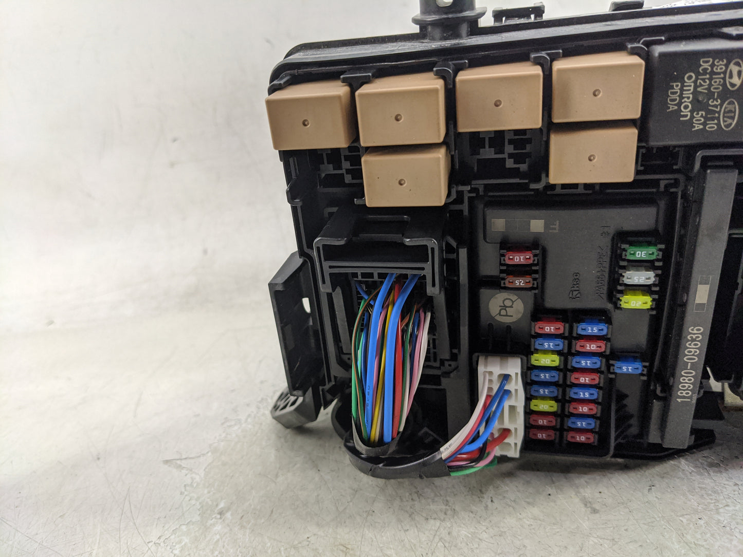 2018-2021 Hyundai Kona Fusebox Fuse Box Panel Relay Module Fits Fits 2018 2019 2020 2021 OEM Used Auto Parts - Oemusedautopa