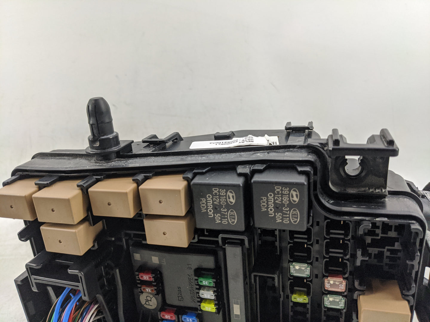 2018-2021 Hyundai Kona Fusebox Fuse Box Panel Relay Module Fits Fits 2018 2019 2020 2021 OEM Used Auto Parts - Oemusedautopa