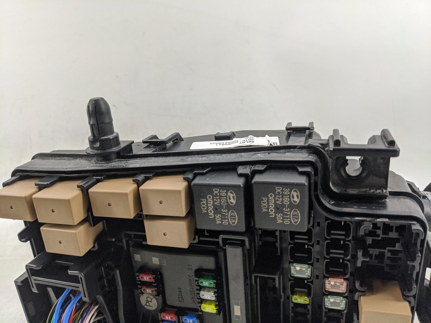 2018-2021 Hyundai Kona Fusebox Fuse Box Panel Relay Module Fits Fits 2018 2019 2020 2021 OEM Used Auto Parts - Oemusedautopa