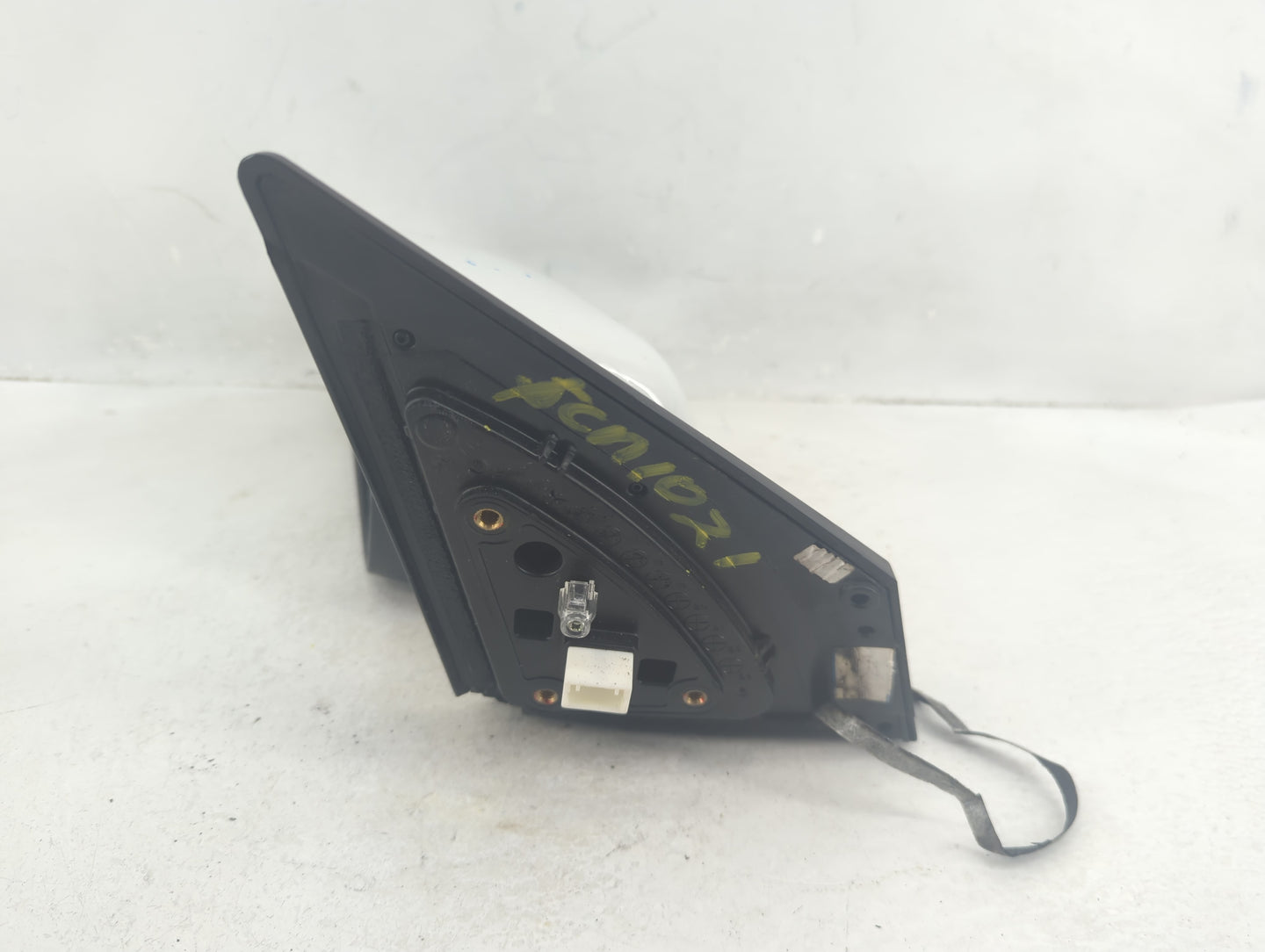 2018-2021 Hyundai Kona Driver Side View Mirror - Left Door Mirror OEM Used - Oemusedautoparts1.com