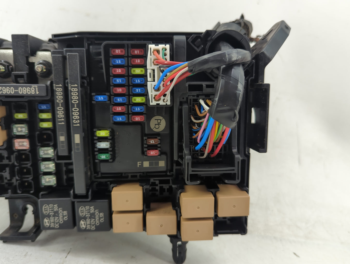 2018-2021 Hyundai Kona Fusebox Fuse Box Panel Relay Module P/N:91956-J9520 Fits Fits 2018 2019 2020 2021 OEM Used Auto Parts