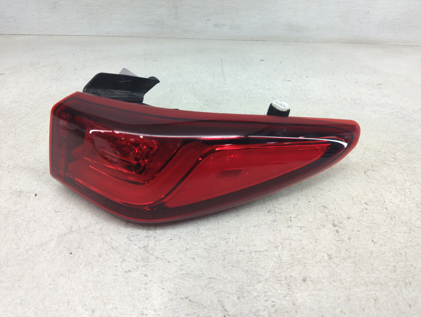 2018-2021 Hyundai Kona Tail Light Assembly Passenger Right OEM P/N:92402J9110 Fits Fits 2018 2019 2020 2021 OEM Used Auto Pa