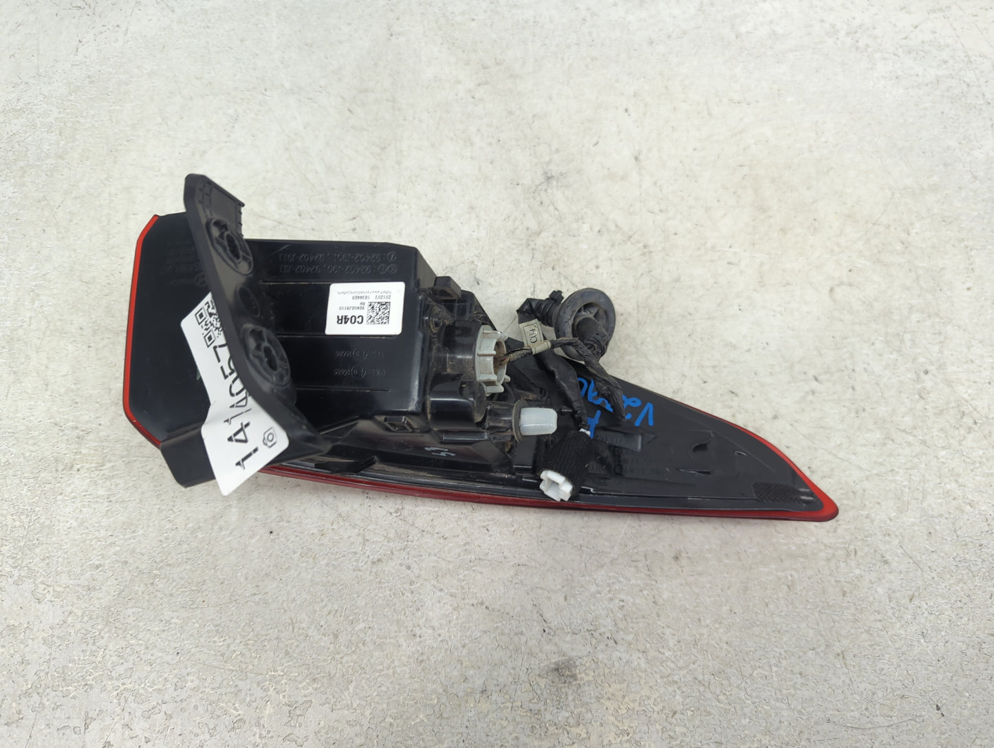 2018-2021 Hyundai Kona Tail Light Assembly Passenger Right OEM P/N:92402J9110 Fits Fits 2018 2019 2020 2021 OEM Used Auto Pa