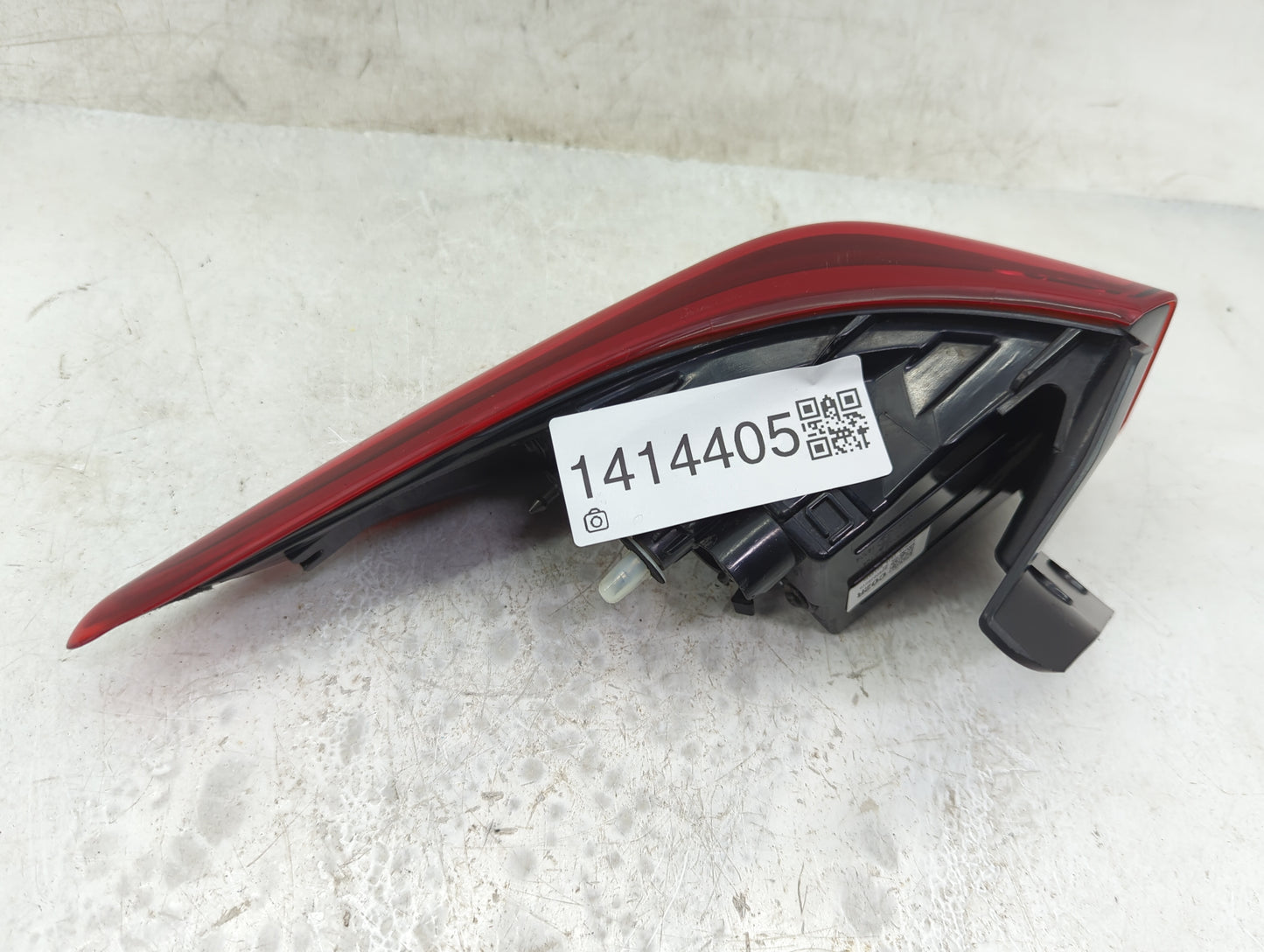 2018-2021 Hyundai Kona Tail Light Assembly Passenger Right OEM P/N:92402J9010 Fits Fits 2018 2019 2020 2021 OEM Used Auto Pa