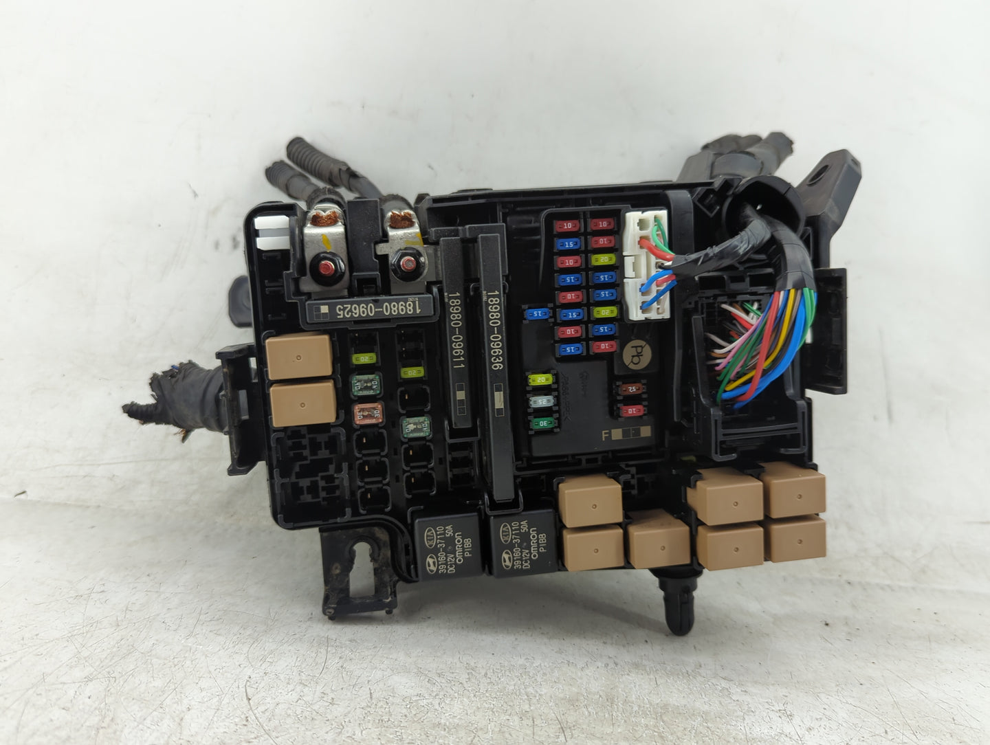 2018-2021 Hyundai Kona Fusebox Fuse Box Panel Relay Module P/N:91228-J9861 Fits Fits 2018 2019 2020 2021 OEM Used Auto Parts